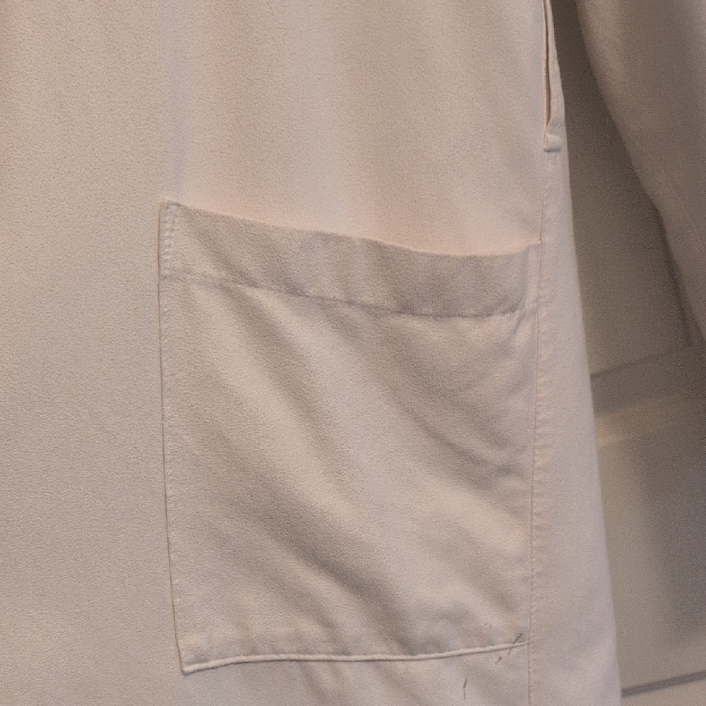 Conrad Washington DC Cream Robe - Picture 5 of 8